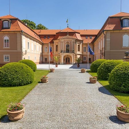 Hotel Zamek Stirin Velké Popovice Eksteriør billede