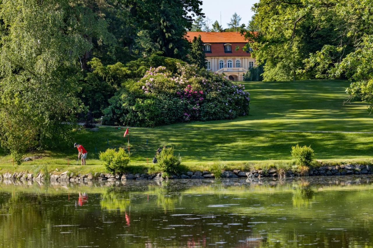 Hotel Zamek Stirin Velké Popovice Eksteriør billede